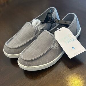 Time and Tru Women’s Light Gray Loafers